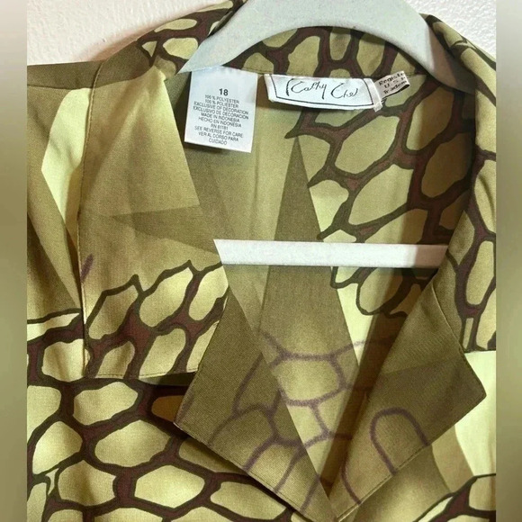 Kathy Che Women's Plus Blouse Shirt 3/4 Sleeve Button Down Green Geometric 18 - Picture 2 of 7
